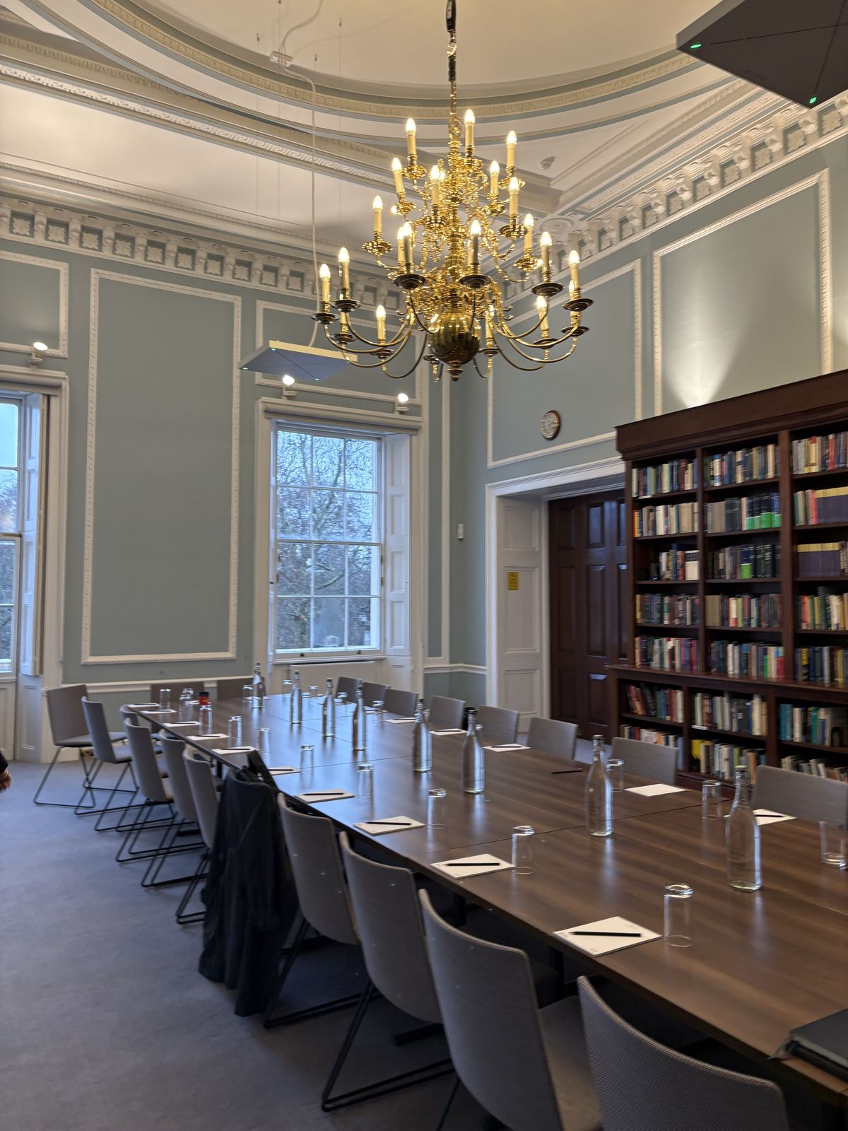 A Vallorii roundtable room, January 2026